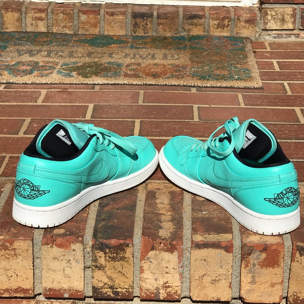 Air Jordan Retro 1 Hyper Turquoise Low Size 10 - Picture 5 of 8